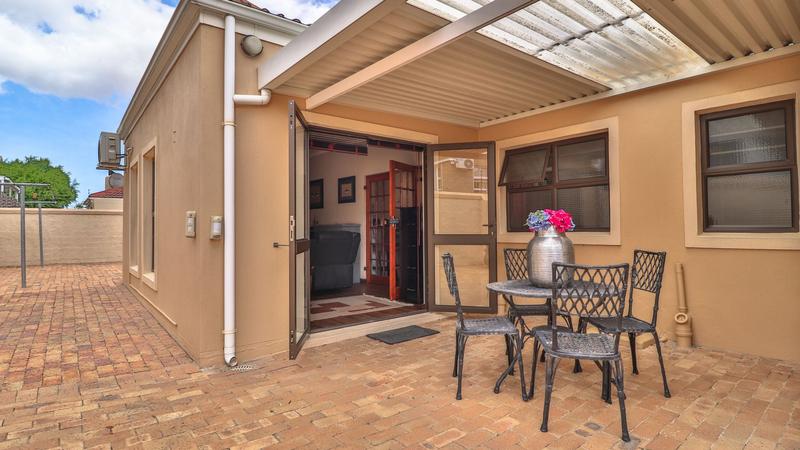 3 Bedroom Property for Sale in Uitzicht Western Cape